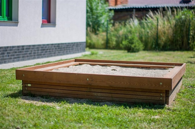 Lars Laj Spielplätze, Sandkäste