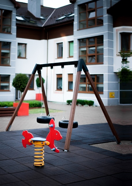 Lars Laj Spielplätze, Schaukel und Wippe