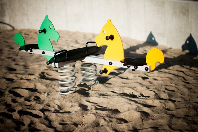 Lars Laj Spielplätze, Schaukel und Wippe